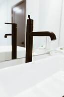 The Flying Steamshovel Inn