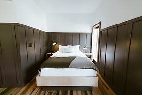 The Flying Steamshovel Inn