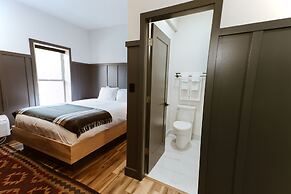 The Flying Steamshovel Inn