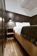 The Flying Steamshovel Inn