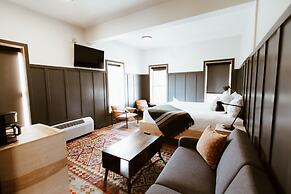 The Flying Steamshovel Inn