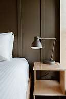 The Flying Steamshovel Inn