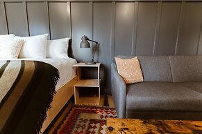 The Flying Steamshovel Inn