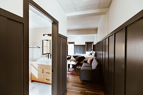 The Flying Steamshovel Inn