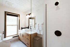 The Flying Steamshovel Inn