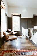 The Flying Steamshovel Inn