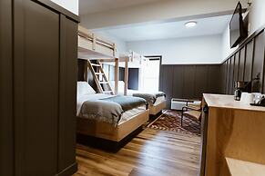 The Flying Steamshovel Inn