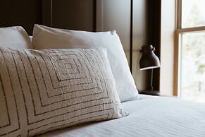 The Flying Steamshovel Inn