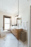 The Flying Steamshovel Inn