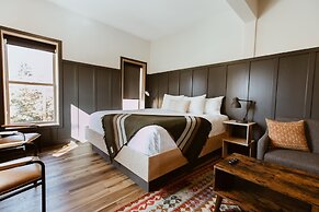 The Flying Steamshovel Inn