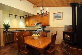 The Woods Hotel - Gay LGBTQ Cabins