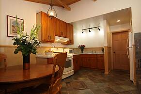 The Woods Hotel - Gay LGBTQ Cabins