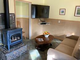 The Woods Hotel - Gay LGBTQ Cabins