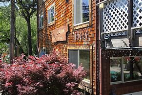 The Woods Hotel - Gay LGBTQ Cabins