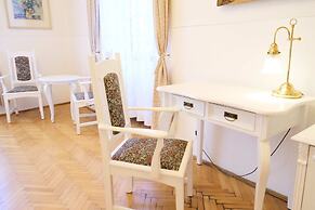 Hotel U Zlateho Jelena