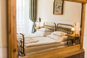 Hotel U Zlateho Jelena