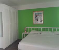 Melrose Beach Apartments