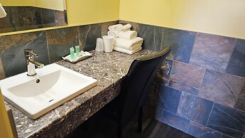 The Port-O-Call Inn & Suites