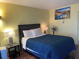 The Port-O-Call Inn & Suites