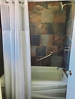 The Port-O-Call Inn & Suites