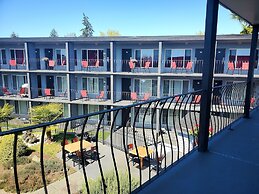 The Port-O-Call Inn & Suites