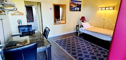 The Port-O-Call Inn & Suites