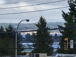 The Port-O-Call Inn & Suites