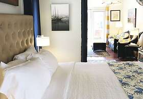 Camden Riverhouse Hotel