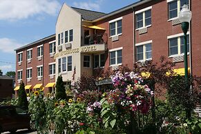 Camden Riverhouse Hotel