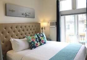 Camden Riverhouse Hotel