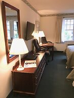 Camden Riverhouse Hotel