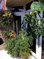 Camden Riverhouse Hotel