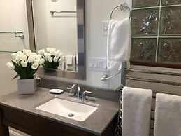 Camden Riverhouse Hotel