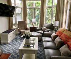 Camden Riverhouse Hotel