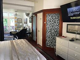 Camden Riverhouse Hotel