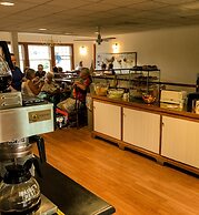 Camden Riverhouse Hotel