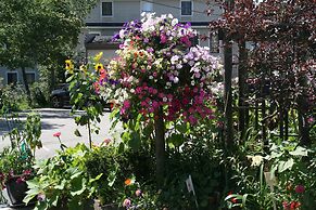 Camden Riverhouse Hotel