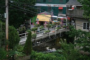 Camden Riverhouse Hotel