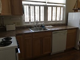 Camden Riverhouse Hotel