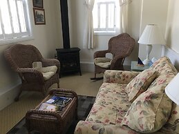 Camden Riverhouse Hotel