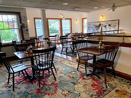 Camden Riverhouse Hotel