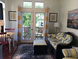 Camden Riverhouse Hotel