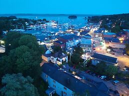 Camden Riverhouse Hotel