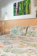 Cable Bay Stays – Golden Sand and Driftwood Beachfront Accommodation