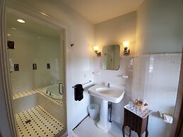 Mendota Lake House Inn