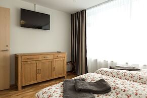 Guesthouse Garun, Skolavellir