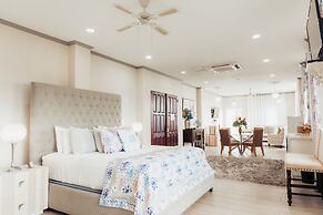 Beachcombers Hotel