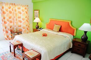 Beachcombers Hotel