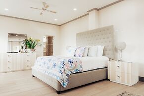 Beachcombers Hotel