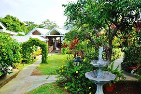 Beachcombers Hotel